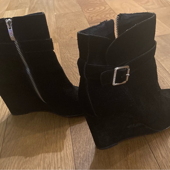 Vince Camuto Black Suede Booties; Black Wedge; Size 7 - Picture 3 of 4